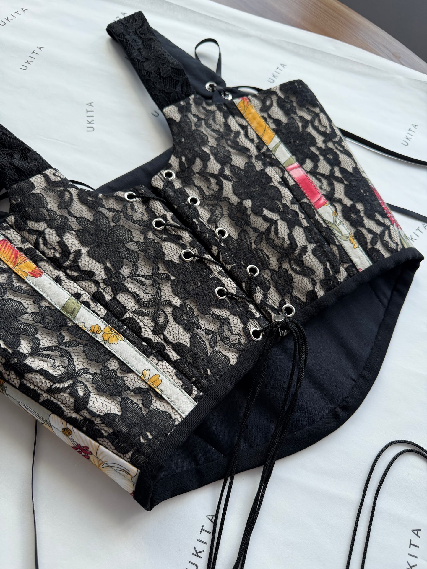 CORSETTO PIZZO - U K I T A