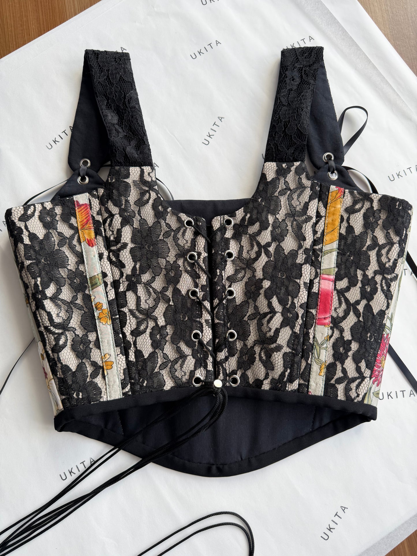 CORSETTO PIZZO - U K I T A