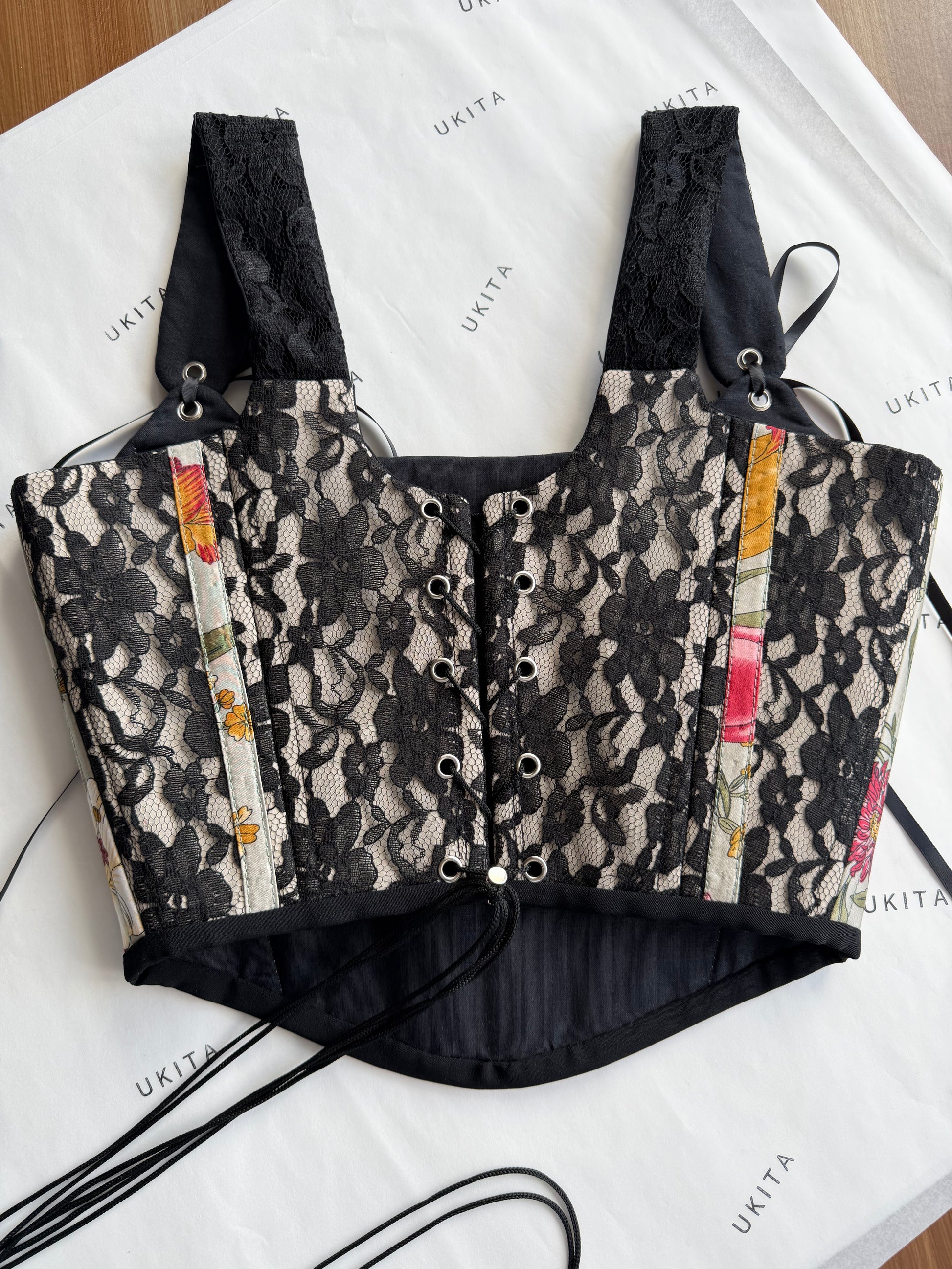 CORSETTO PIZZO - U K I T A