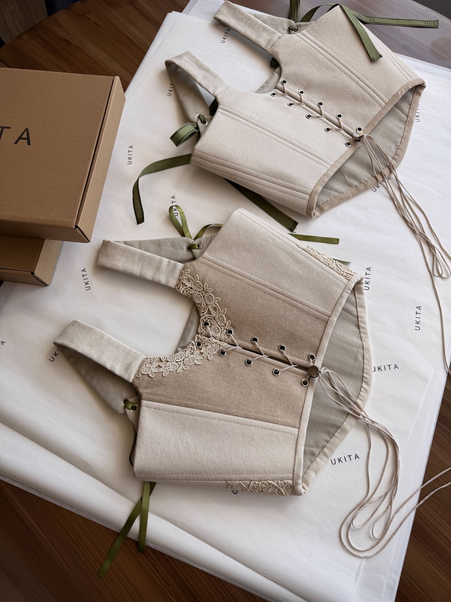 CORSETTO BEIGE PIZZO - U K I T A