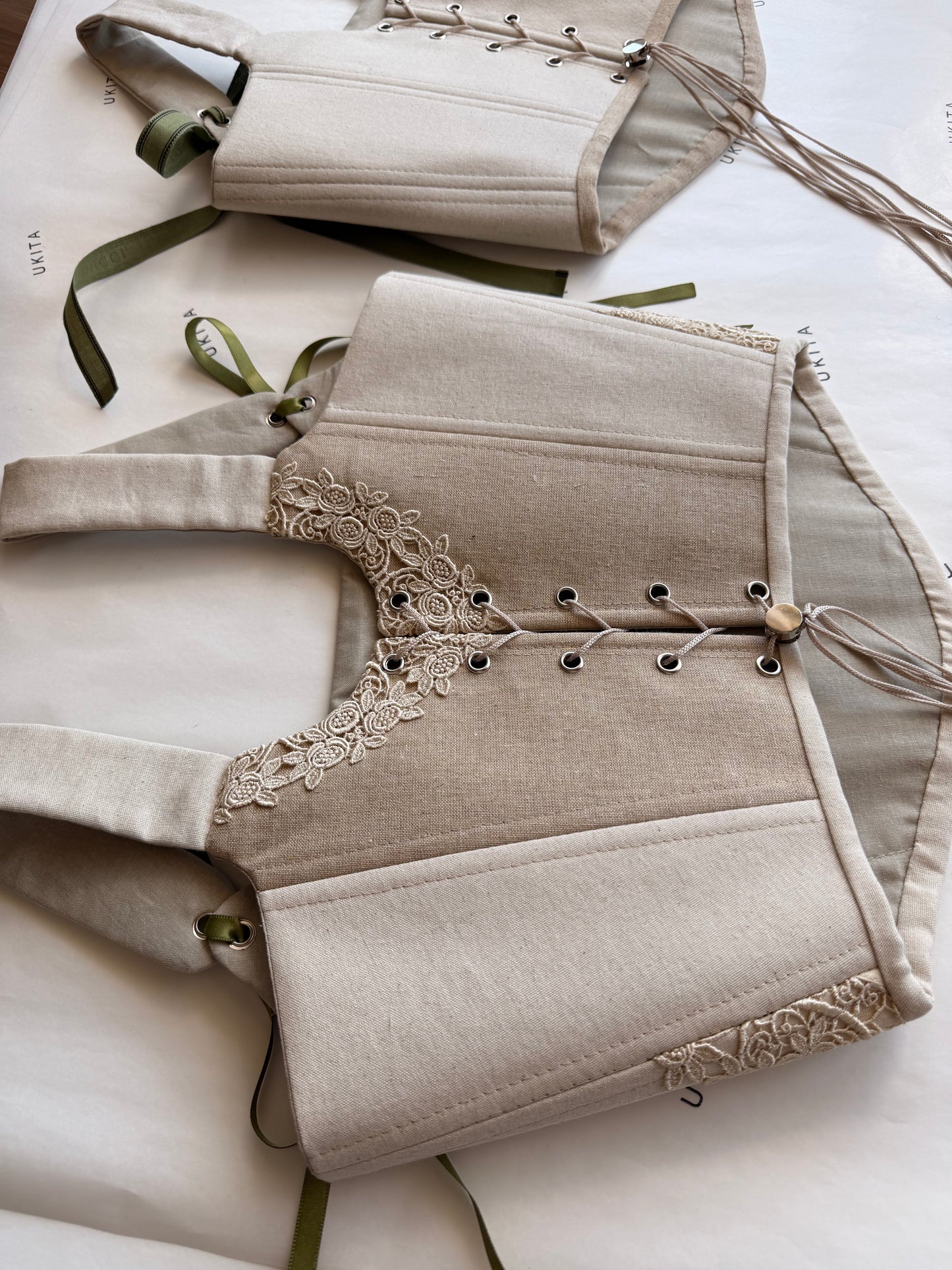 CORSETTO BEIGE PIZZO - U K I T A