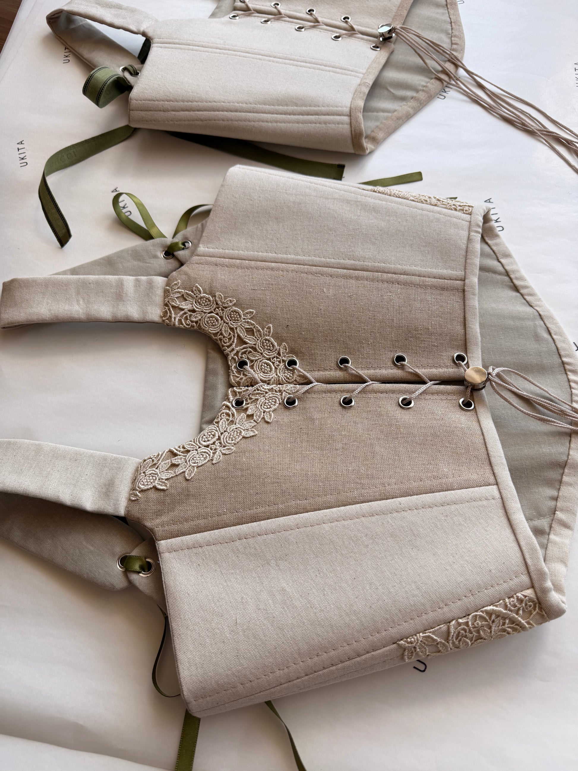 CORSETTO BEIGE PIZZO - U K I T A