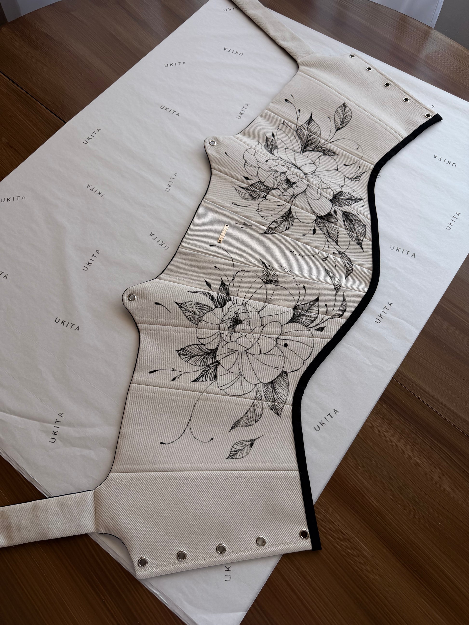 CORSETTO DIPINTO A MANO - U K I T A