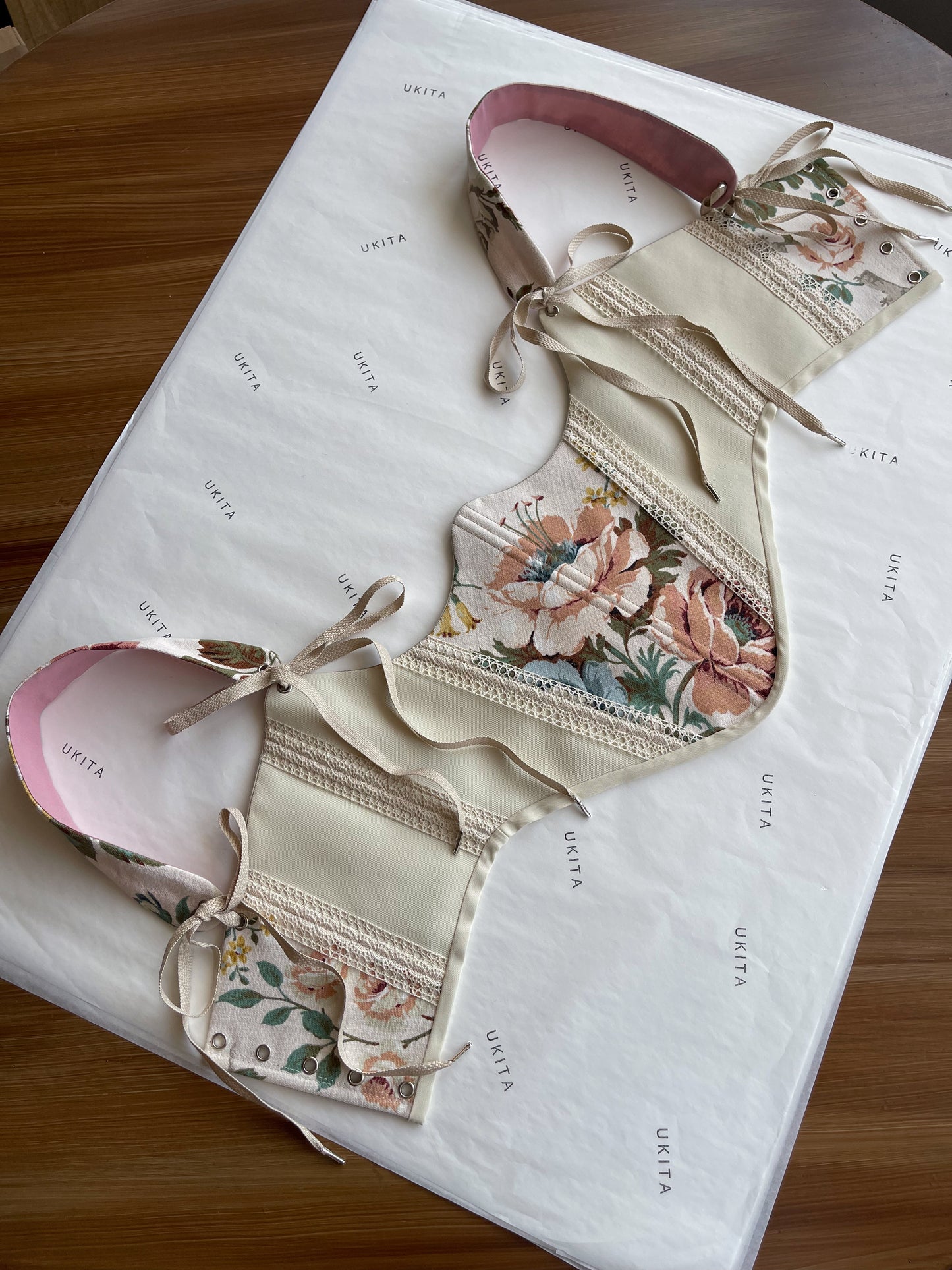 UNDERBUST con Bretelle - U K I T A