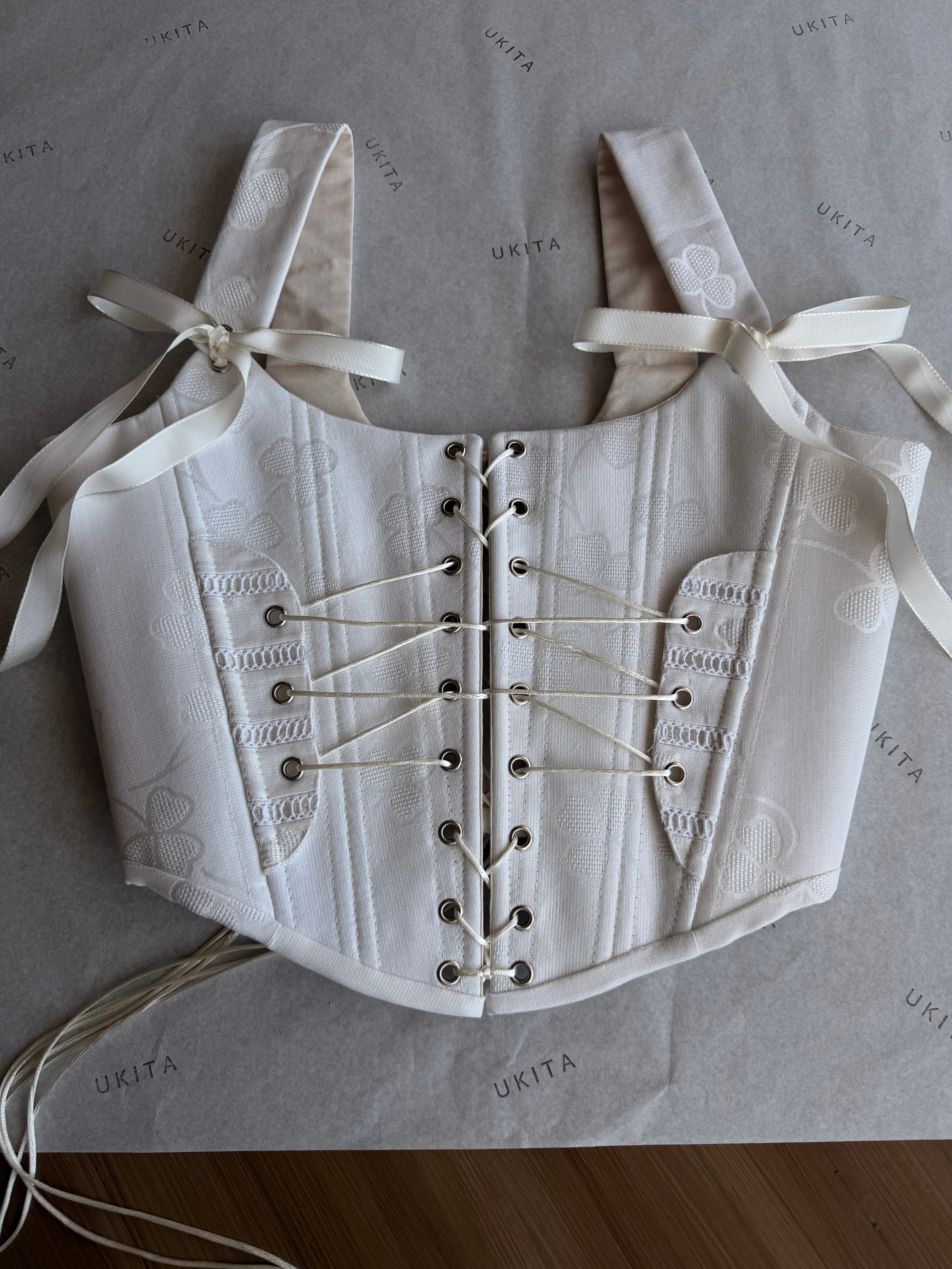 CORSETTO WHITE - U K I T A